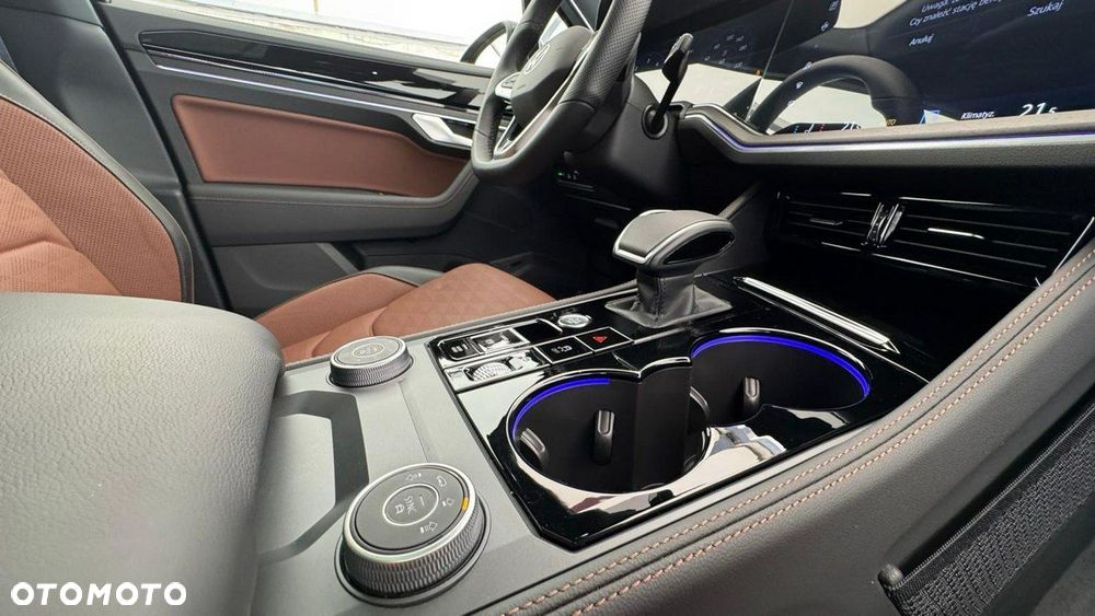 Volkswagen Touran - 12
