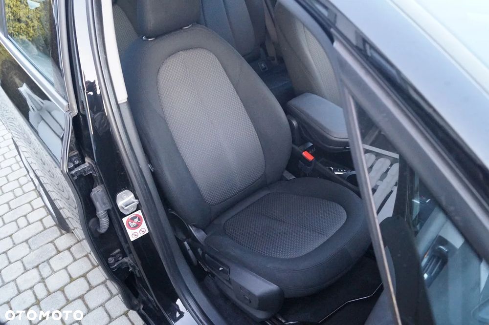 BMW Seria 2 216d - 25