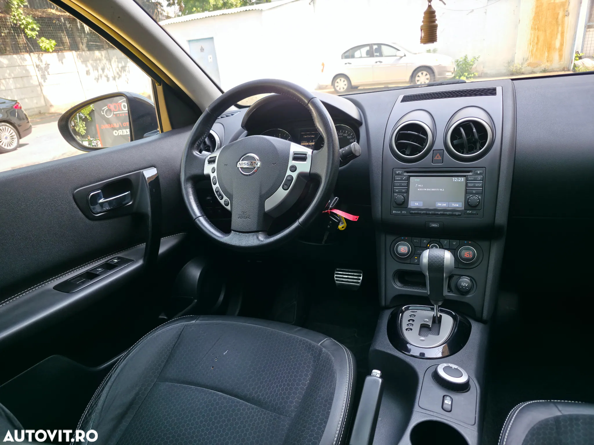 Nissan Qashqai 2.0 dCi DPF 4x4 Aut tekna - 4