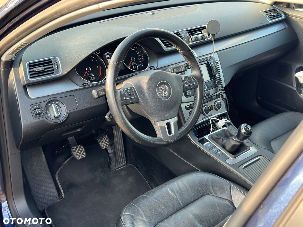 Volkswagen Passat 1.6 TDI BlueMotion Technology Comfortline - 12