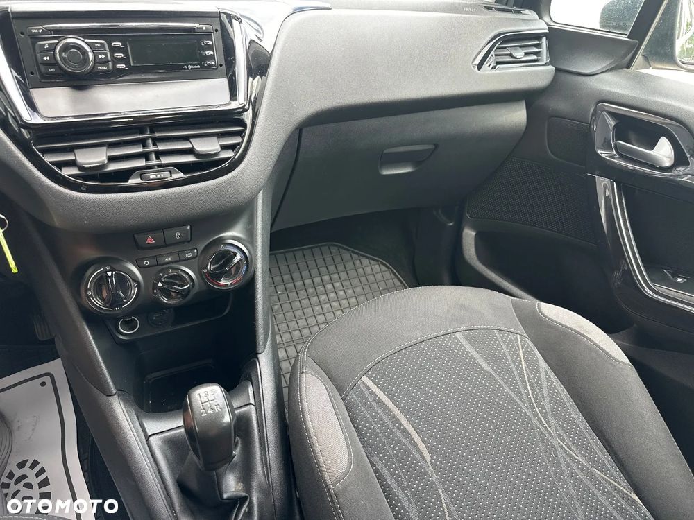 Peugeot 208 - 14