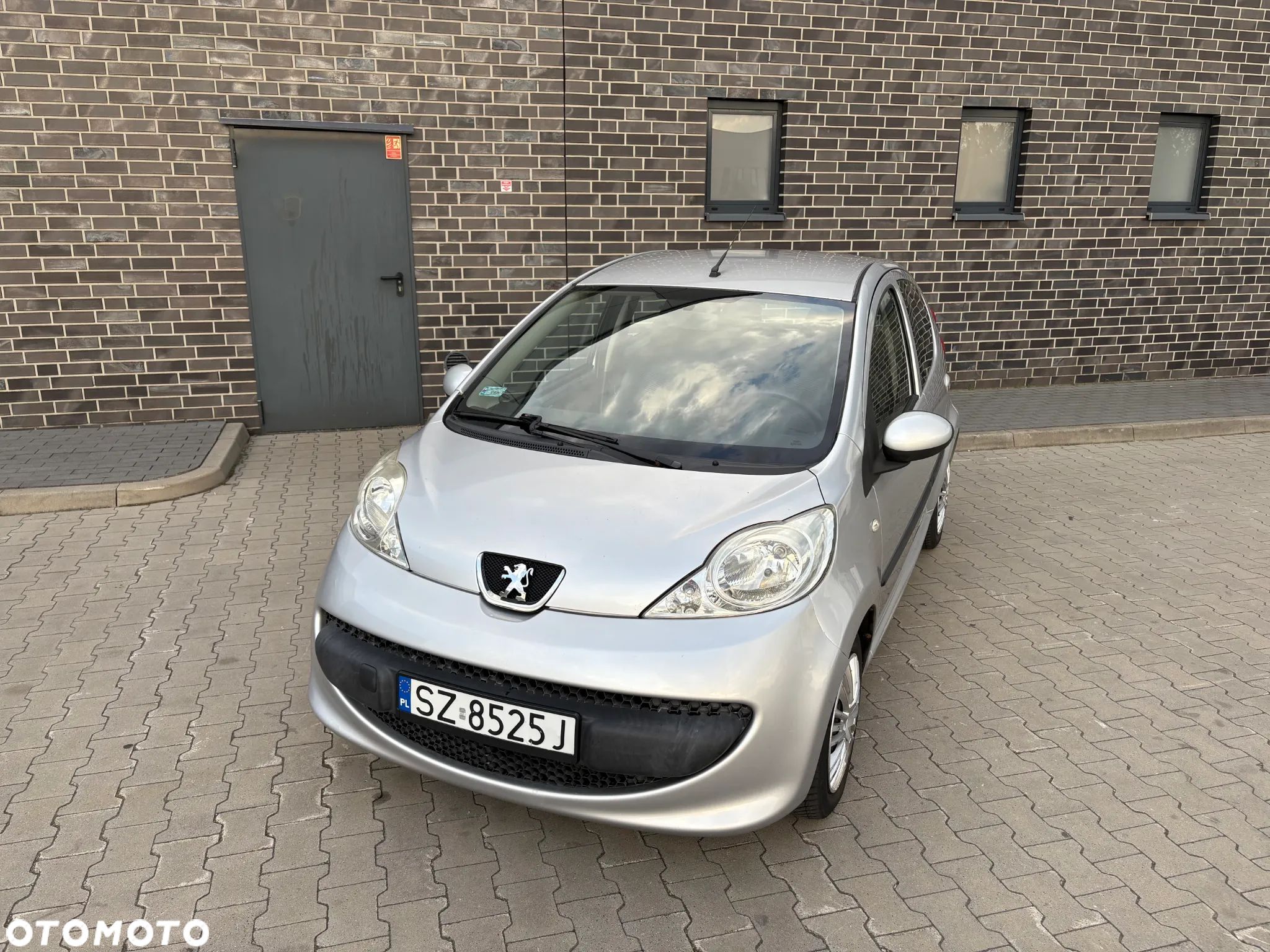 Peugeot 107 1.0 Trendy - 1