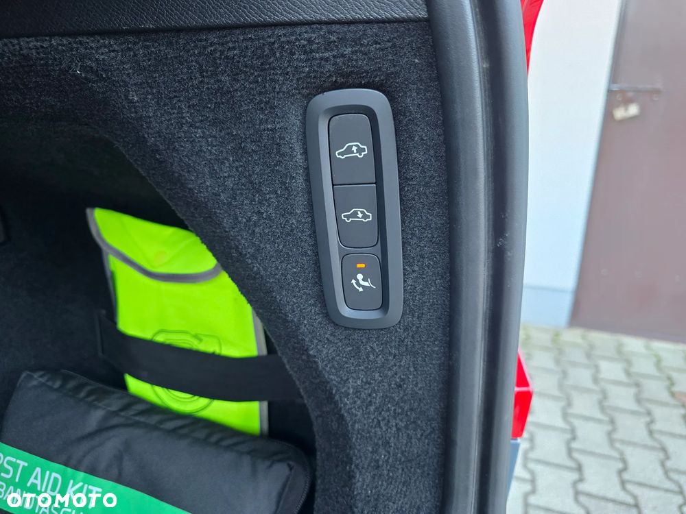 Volvo XC 90 T8 AWD Plug-In Hybrid Ultimate Dark 7os - 33