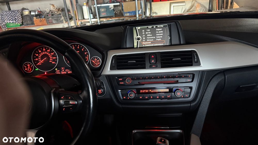 BMW Seria 3 320i xDrive - 17