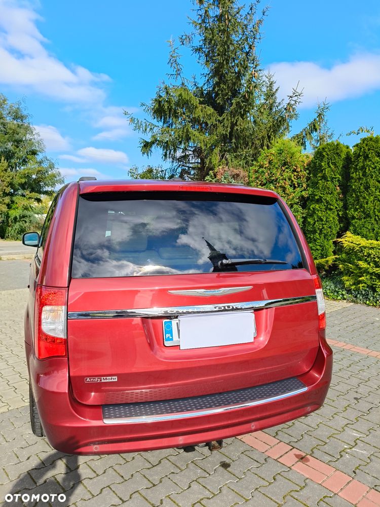 Chrysler Town & Country - 2