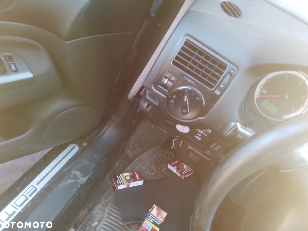 VW BORA   1.9 TDI AUY, AJM   BŁOTNIK PRAWY LEWY PRZÓD LO41/L041 - 25