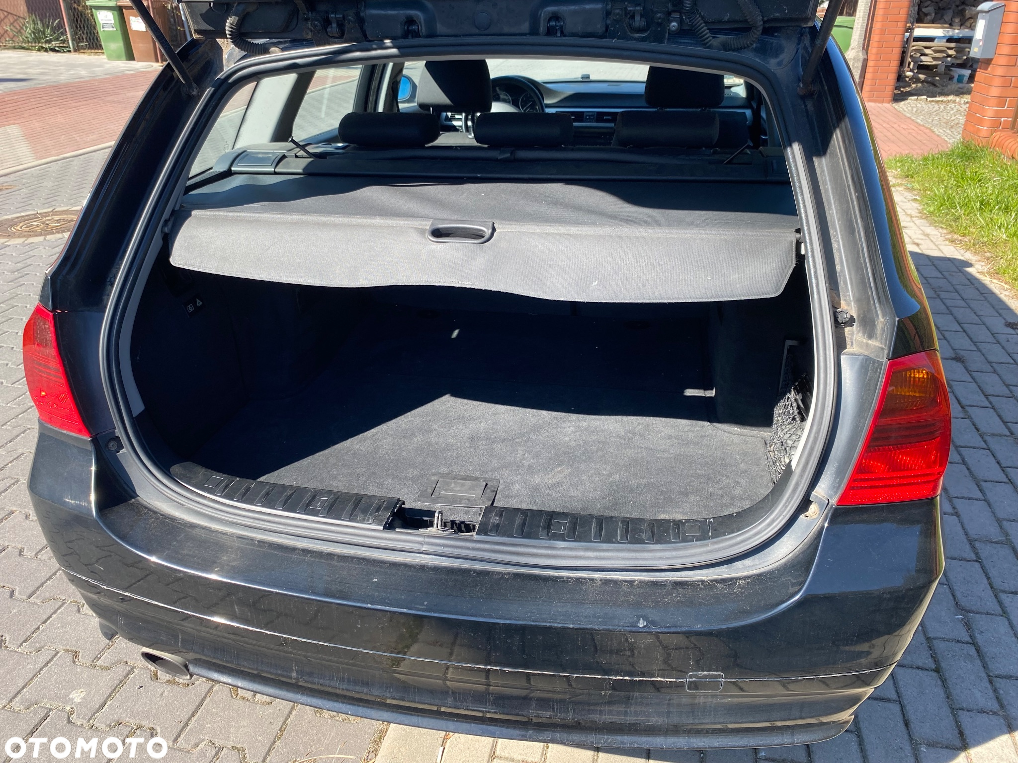 BMW Seria 3 318i Touring - 12