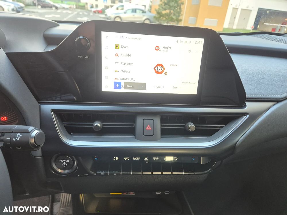 Lexus UX 250h Business Edition - 17