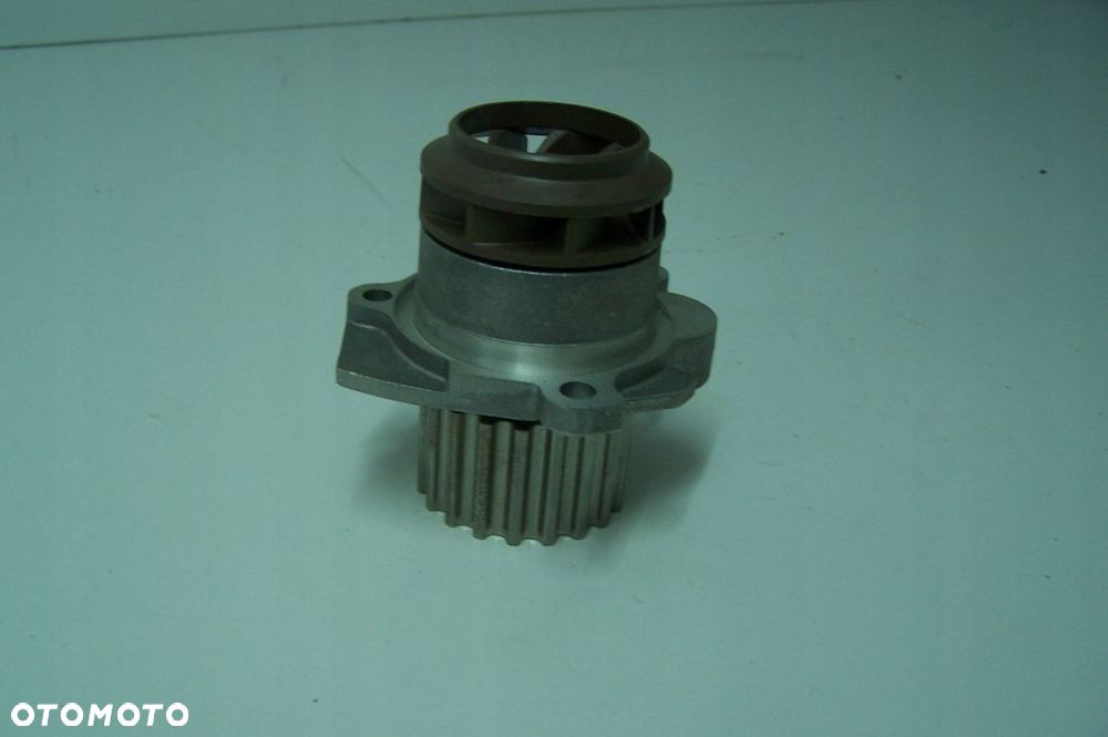 Pompa wody Ford Galaxy 1.9 ME6M21-8501-A1A - 4