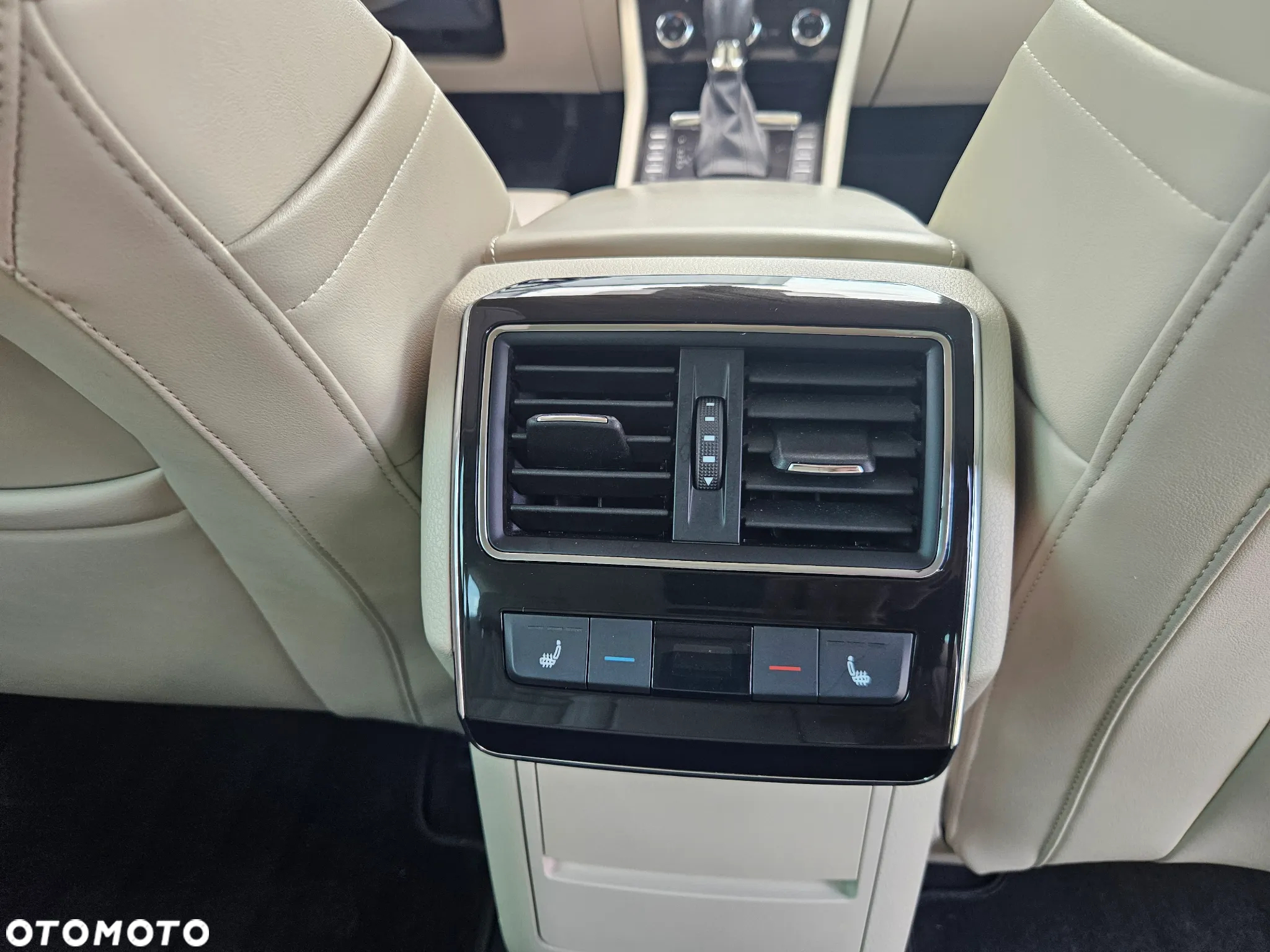 Skoda Superb Combi 2.0 TDI DSG Premium Edition - 24