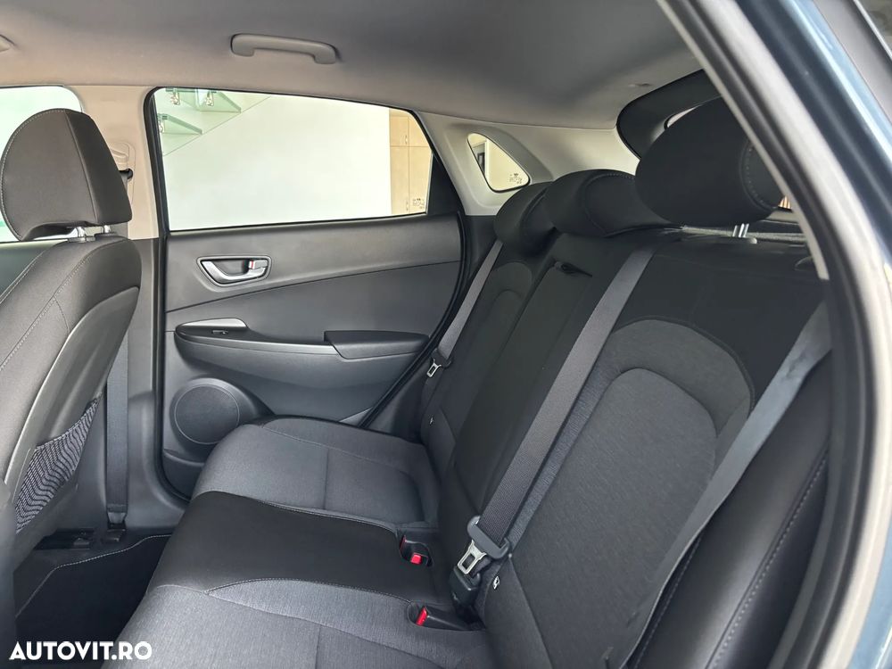 Hyundai KONA Select - 13