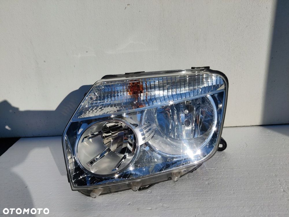 Lampa lewa Dacia Duster - 1