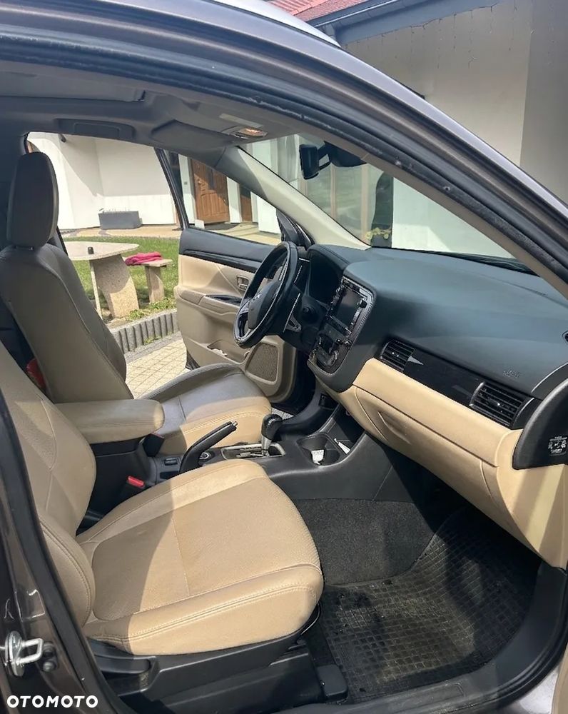 Mitsubishi Outlander 2.0 Intense + Navi 4WD CVT - 4