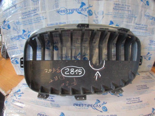 Grelha Friso 7324390 7239022 BMW F20 2014 116Ed 115CV 5P AZUL FRT DRT DANIFICADO GRE PC FRT - 2