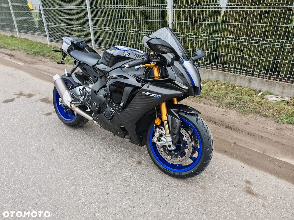 Yamaha R1 - 2