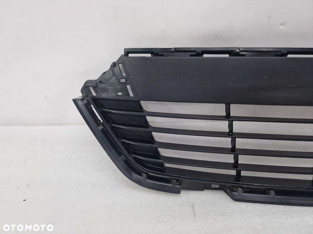 TOYOTA YARIS III 3 11- KRATKA ŚRODKOWA ZDERZAKA PRZEDNIEGO PRZÓD , NR 53112-0D210 , NR AUKCJI KR410 - 2