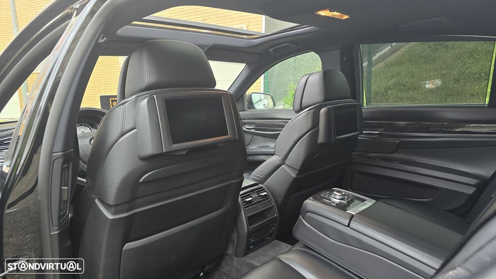 BMW 740 d Pack M - 15