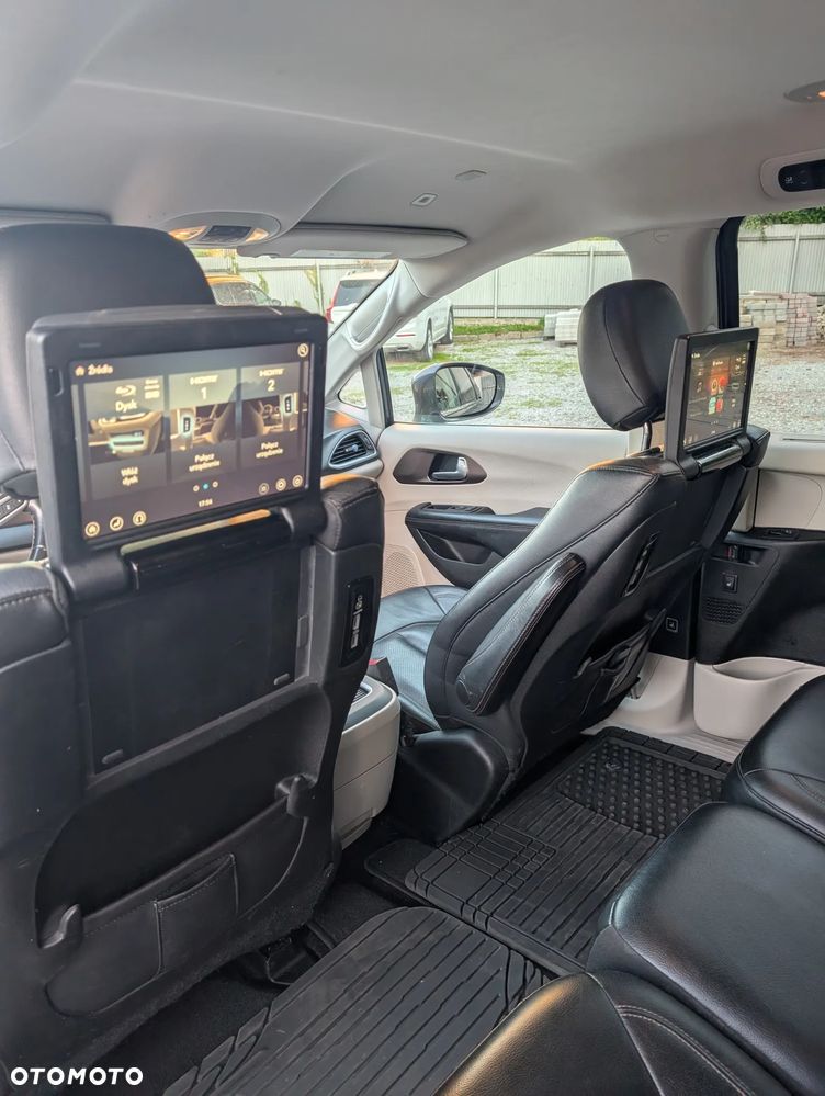 Chrysler Pacifica - 22