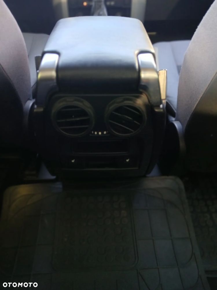 Land Rover Discovery 2.7D V6 S - 10