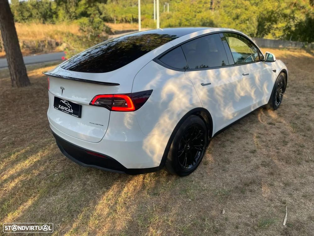 Tesla Model Y Long Range Dual Motor AWD — fotografia 34