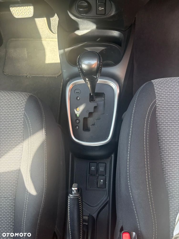 Toyota Yaris Hybrid 100 Active EU6 - 18