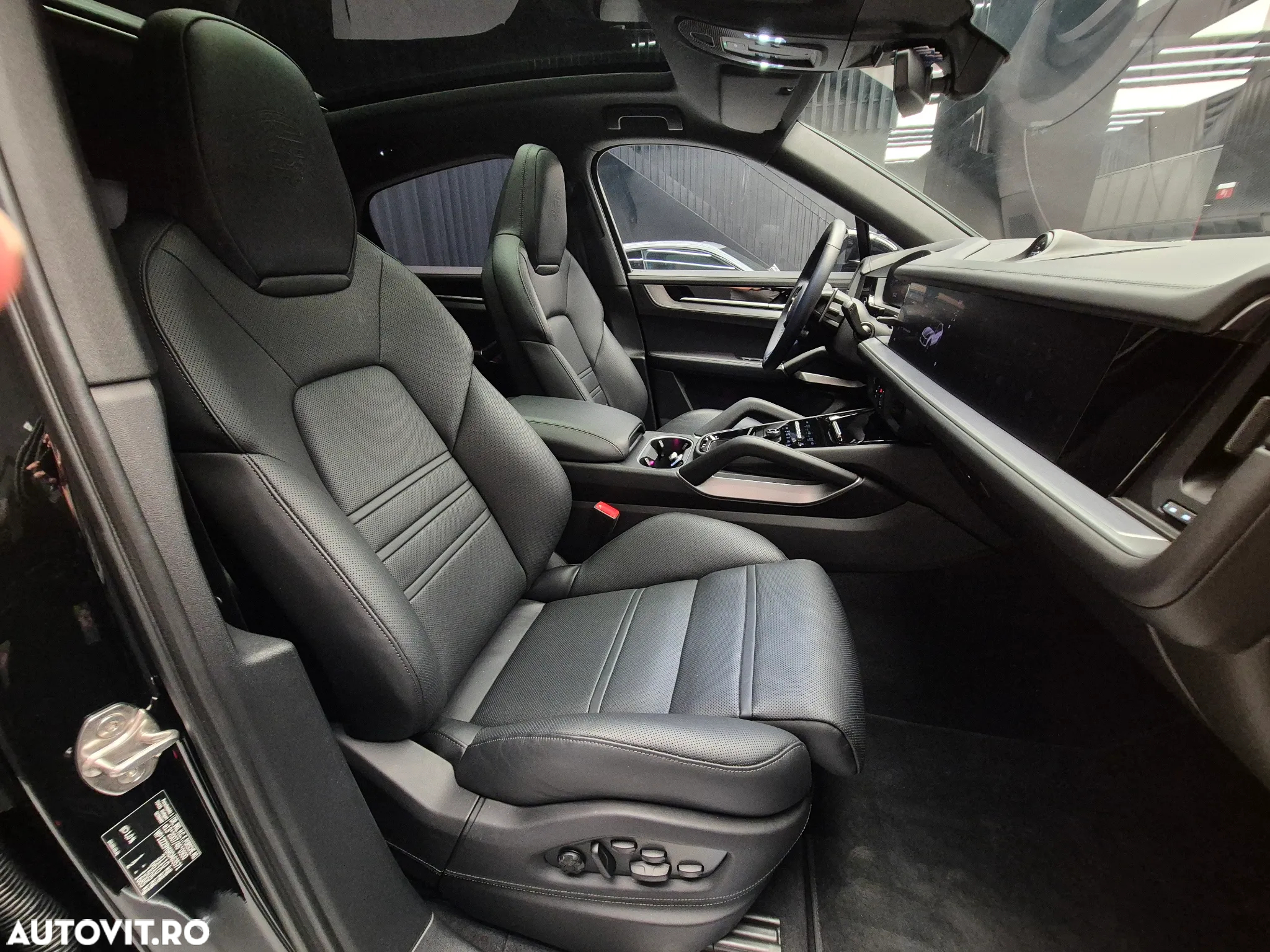 Porsche Cayenne Coupe E-Hybrid - 17