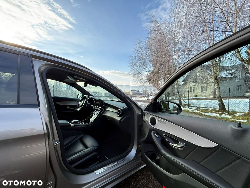 Mercedes-Benz Klasa C 180 9G-TRONIC AMG Line - 26