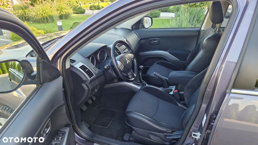 Mitsubishi Outlander 2.0 Invite 2WD - 7