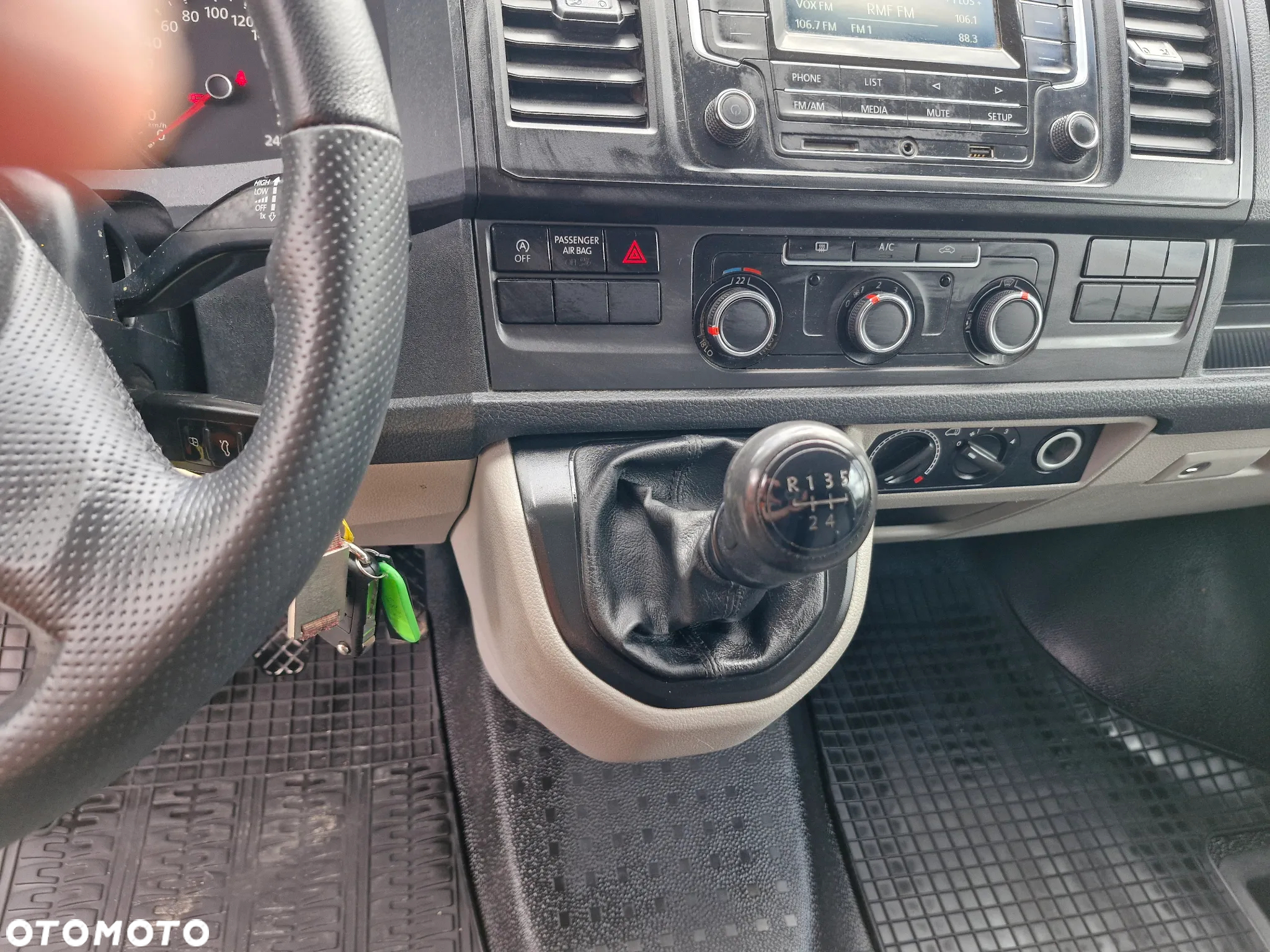 Volkswagen Transporter T6 TDI L2H1 - 15