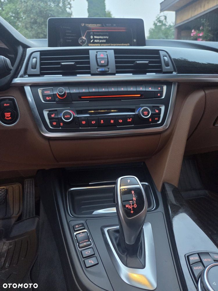 BMW Seria 3 320d xDrive Luxury Line - 12