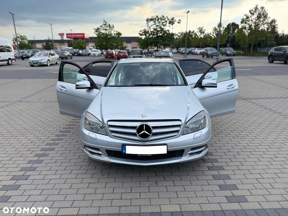 Mercedes-Benz Klasa C 180 CGI Automatik BlueEFFICIENCY Elegance - 4