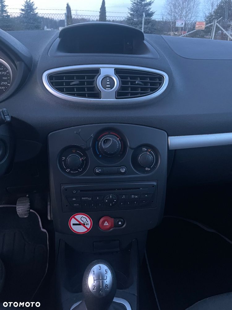 Renault Clio - 11