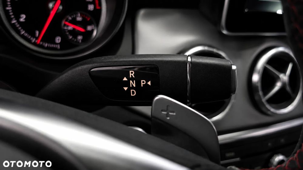 Mercedes-Benz CLA 250 4-Matic AMG Line - 19