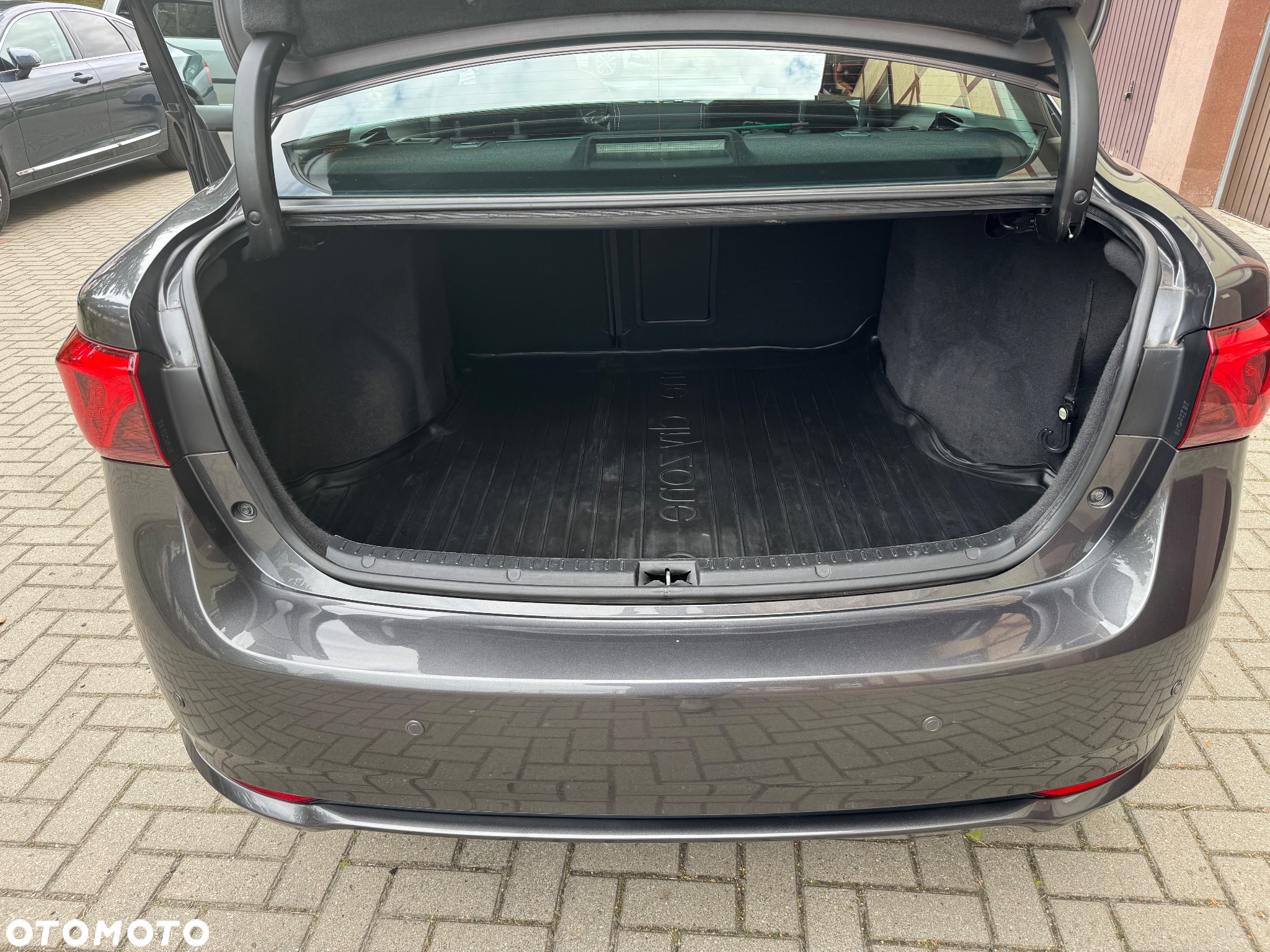 Toyota Avensis 2.0 Premium MS - 12