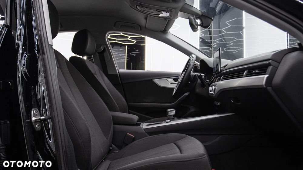 Audi A4 Limousine 35 TFSI Sport S tronic - 19