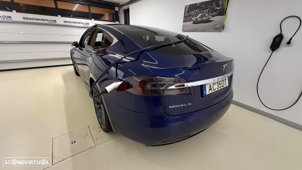 Tesla Model S - 2