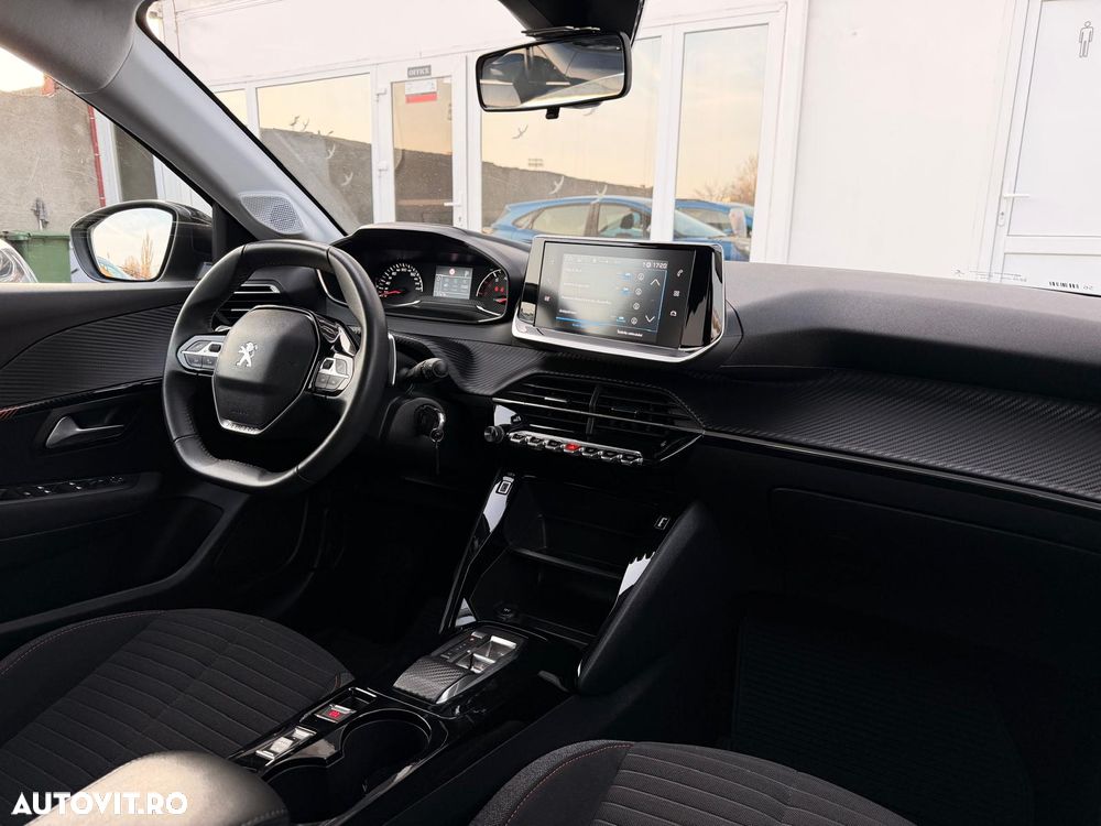 Peugeot 208 1.2 L PureTech STT EAT8 Allure - 13