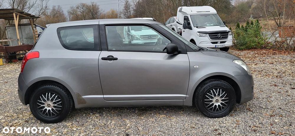 Suzuki Swift 1.3 Club - 33