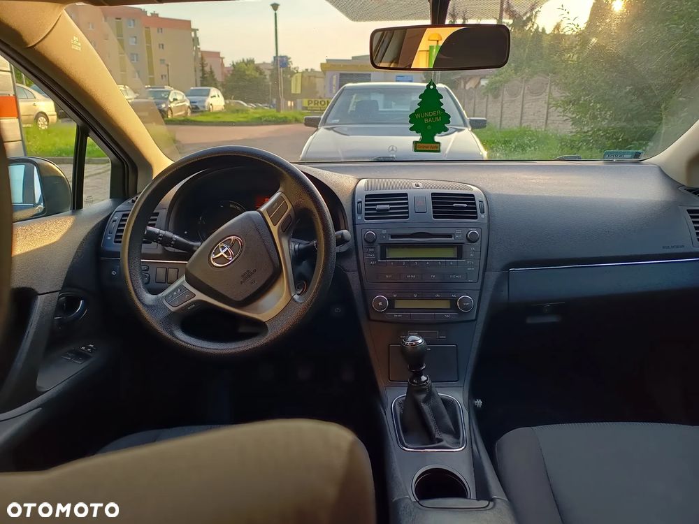 Toyota Avensis 1.6 Luna - 14