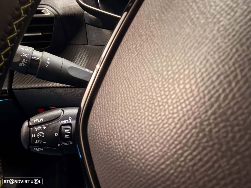 Peugeot 2008 1.2 PureTech GT Line - 20