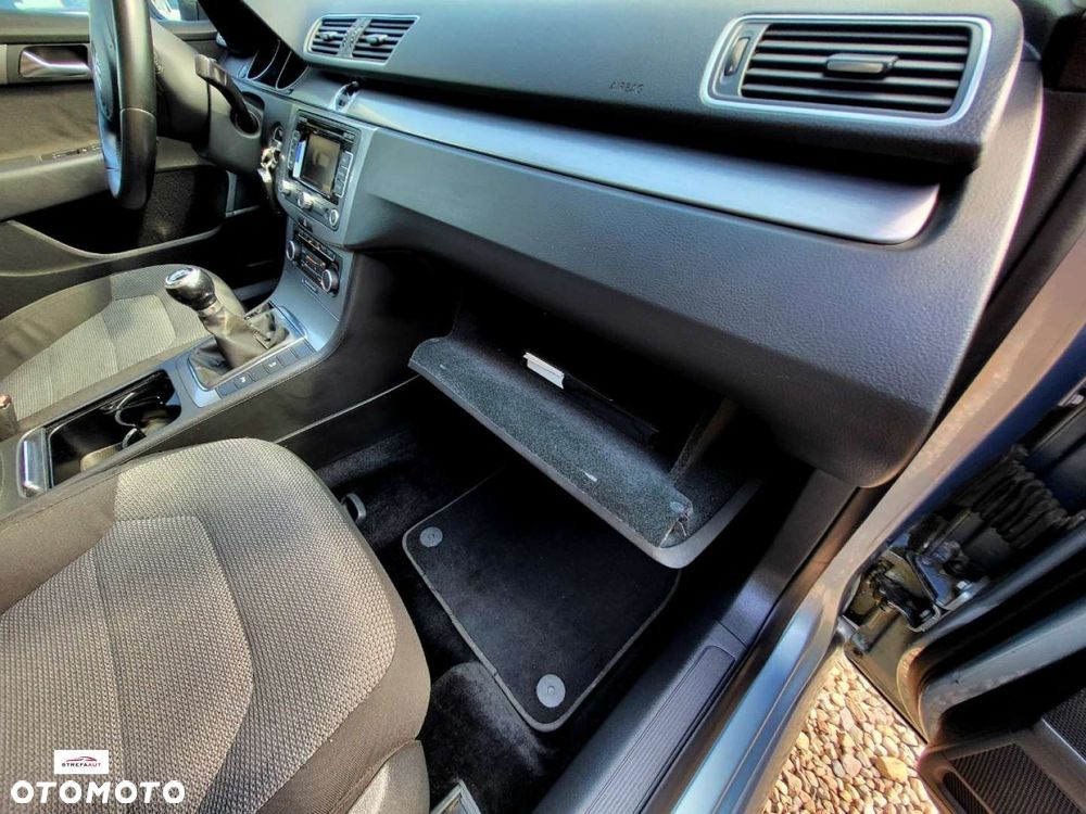 Volkswagen Passat - 21