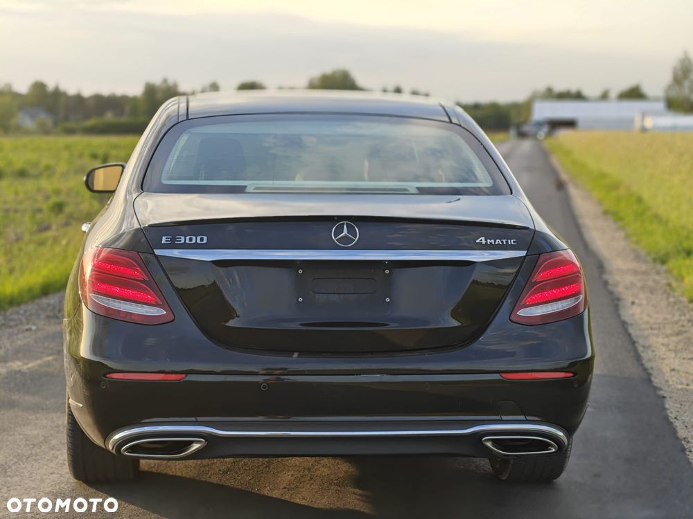Mercedes-Benz Klasa E 300 9G-TRONIC Exclusive - 13