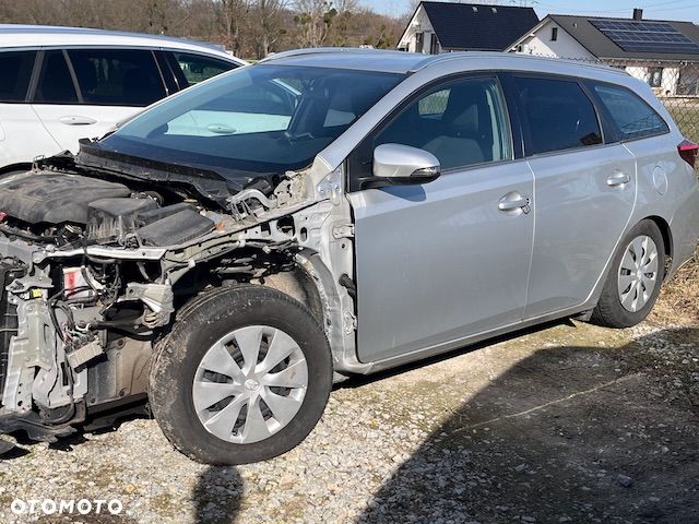 Toyota Auris 1.4 D-4D Comfort - 2