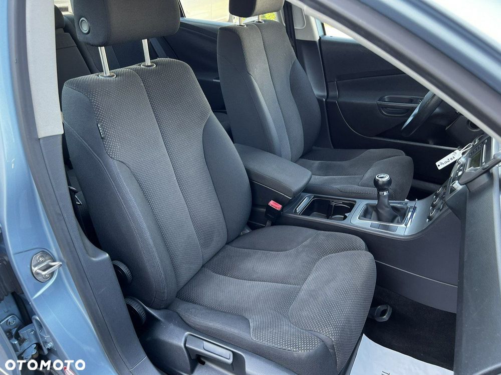 Volkswagen Passat - 12