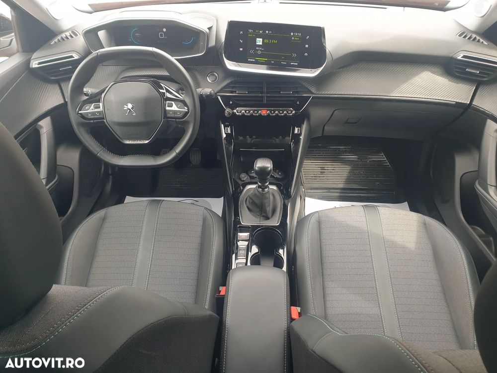 Peugeot 2008 1.2 L PureTech STT Allure - 17