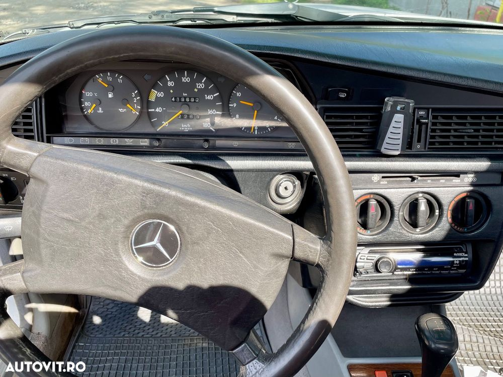 Mercedes-Benz 190 - 8