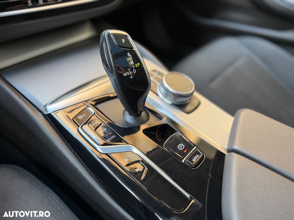 BMW Seria 5 530e xDrive Aut. Luxury Line - 12
