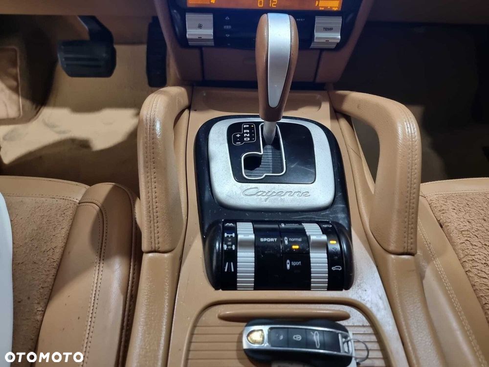 Porsche Cayenne - 31