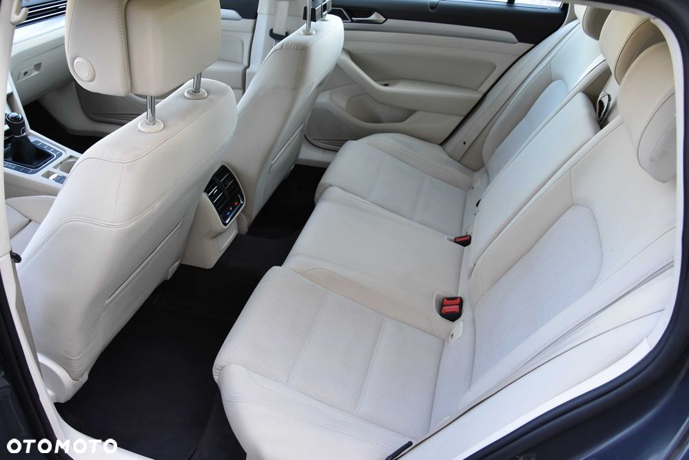 Volkswagen Passat - 8