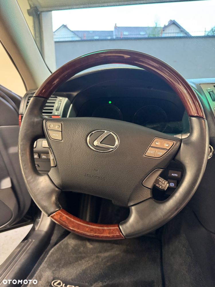 Lexus LS - 26